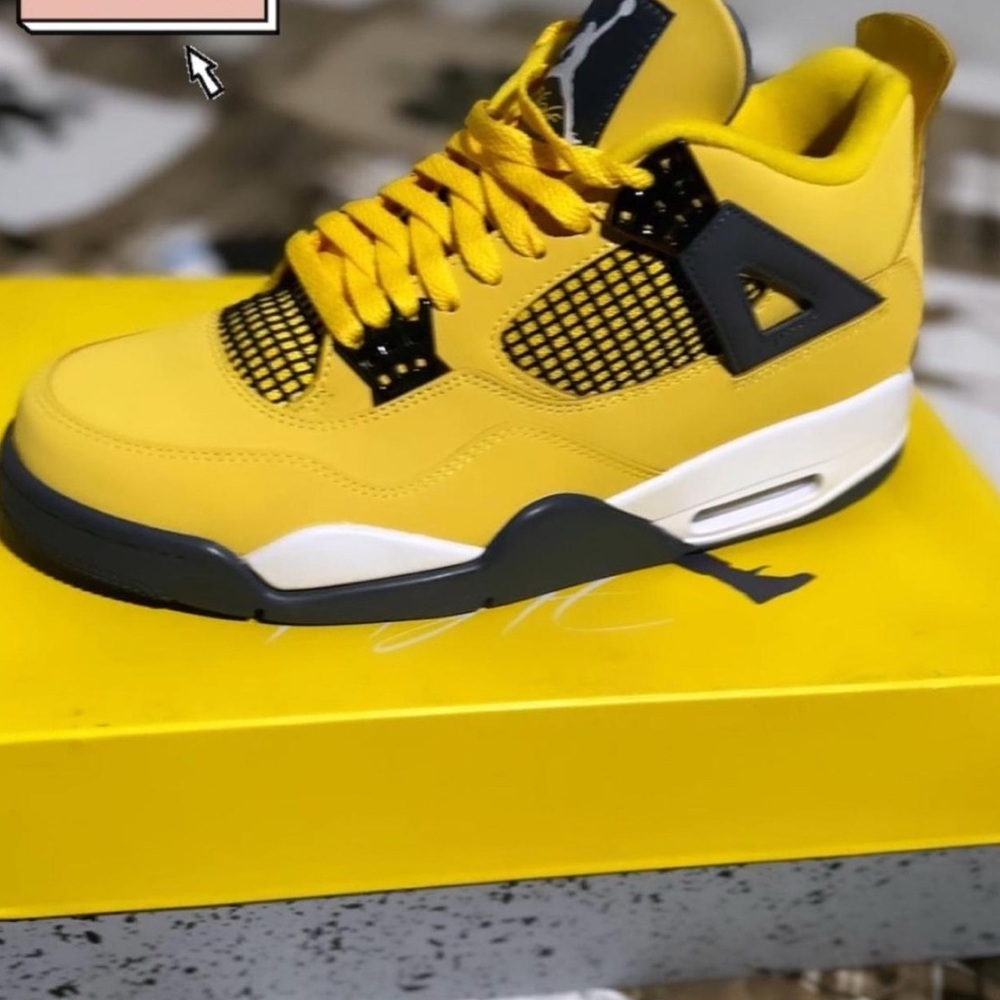 Jordan Sneakers Yellow and Black
